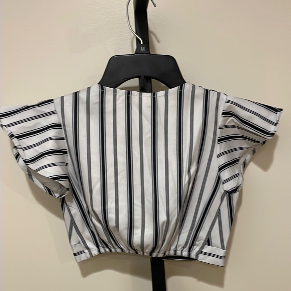Samgami Striped V-Neck Crop Top - Picture 4 of 4
